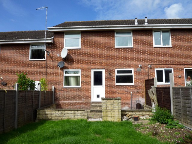  Image of 3 bedroom End of Terrace to rent in Wesermarsch Road Cowplain Waterlooville PO8 at Waterlooville, PO8 8JJ