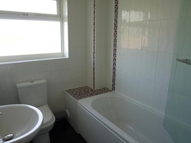  Image of 3 bedroom End of Terrace to rent in Wesermarsch Road Cowplain Waterlooville PO8 at Waterlooville, PO8 8JJ