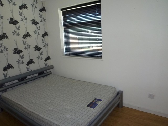  Image of 3 bedroom End of Terrace to rent in Wesermarsch Road Cowplain Waterlooville PO8 at Waterlooville, PO8 8JJ