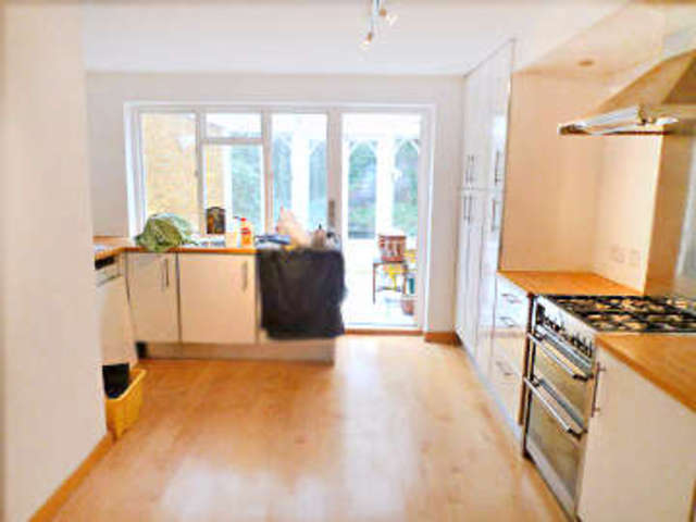  Image of 2 bedroom Terraced house to rent in West End Lane Barnet EN5 at West End Lane  High Barnet, EN5 2SA