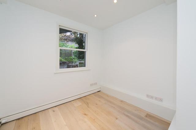  Image of 2 bedroom Flat to rent in Westbourne Park Road London W11 at Westbourne Park Road  London, W11 1EL