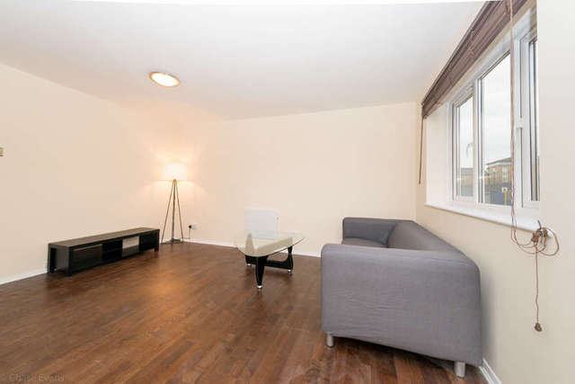 Image of 1 bedroom Flat to rent in Westferry Road London E14 at London  Docklands, E14 3RR