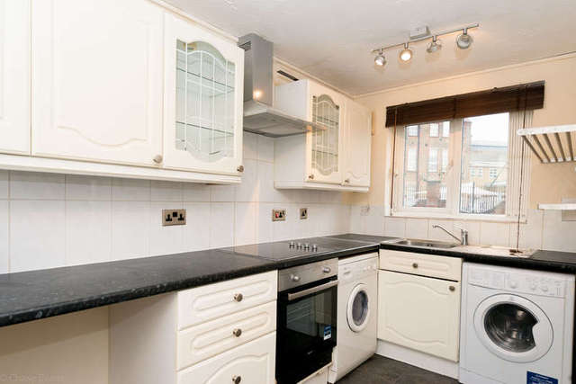  Image of 1 bedroom Flat to rent in Westferry Road London E14 at London  Docklands, E14 3RR