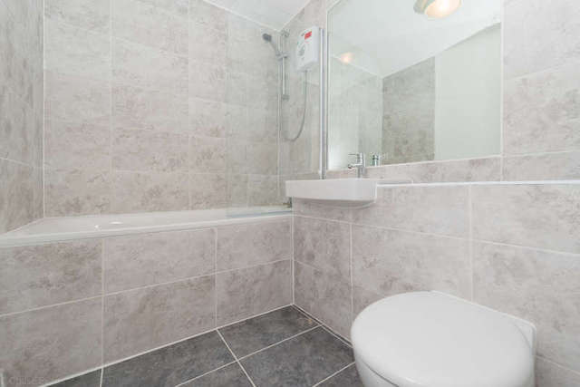  Image of 1 bedroom Flat to rent in Westferry Road London E14 at London  Docklands, E14 3RR