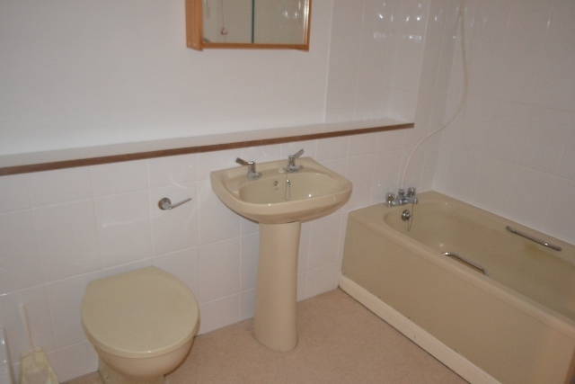  Image of 2 bedroom Apartment to rent in White Horse Court Storrington Pulborough RH20 at White Horse Court White Horse Yard Storrington, RH20 4DQ