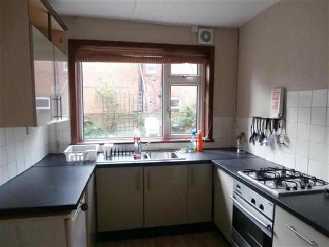  Image of 4 bedroom Semi-Detached house to rent in Wilton Avenue Shirley Southampton SO15 at Shirley, SO15 2HH