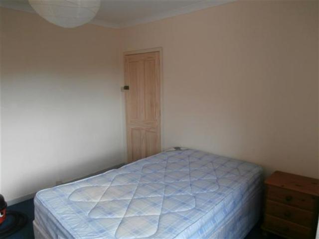  Image of 4 bedroom Semi-Detached house to rent in Wilton Avenue Shirley Southampton SO15 at Shirley, SO15 2HH