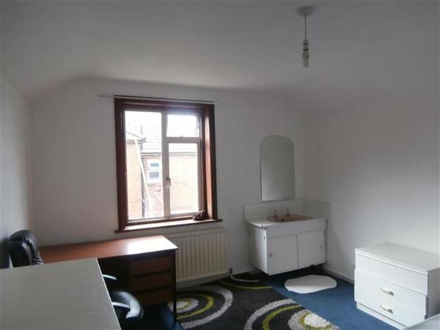  Image of 4 bedroom Semi-Detached house to rent in Wilton Avenue Shirley Southampton SO15 at Shirley, SO15 2HH