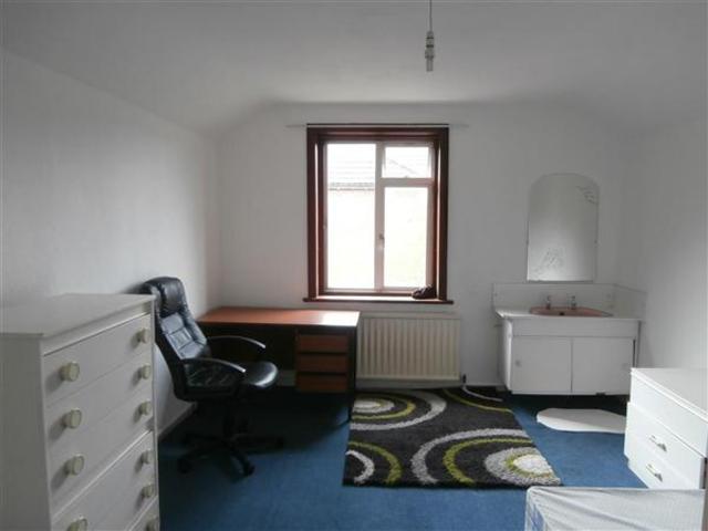  Image of 4 bedroom Semi-Detached house to rent in Wilton Avenue Shirley Southampton SO15 at Shirley, SO15 2HH