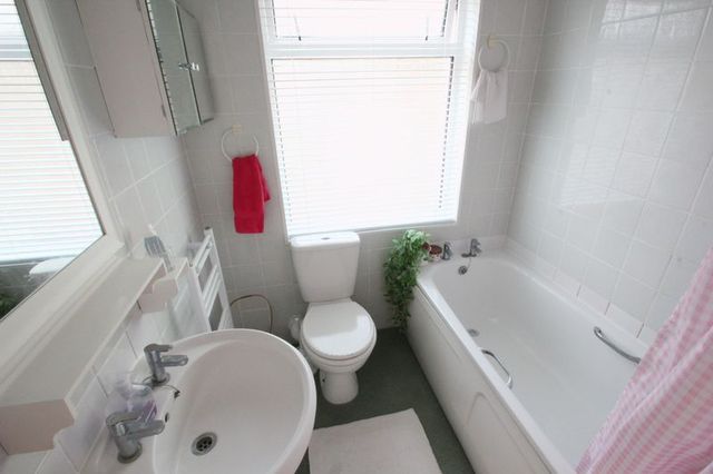  Image of 2 bedroom Flat for sale in Wimborne Road East Ferndown BH22 at Wimborne Road East  Ferndown, BH22 9NQ