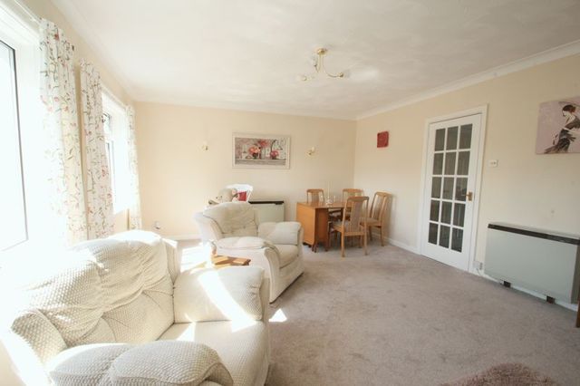  Image of 2 bedroom Flat for sale in Wimborne Road East Ferndown BH22 at Wimborne Road East  Ferndown, BH22 9NQ