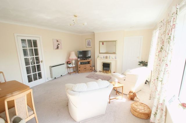  Image of 2 bedroom Flat for sale in Wimborne Road East Ferndown BH22 at Wimborne Road East  Ferndown, BH22 9NQ