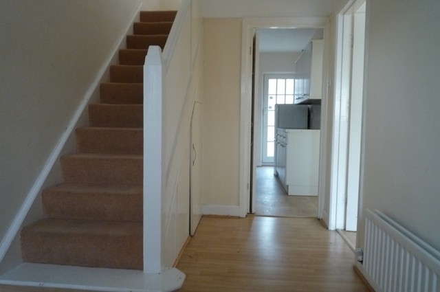  Image of 3 bedroom Semi-Detached house to rent in Winchester Road Shirley Southampton SO16 at Southampton, SO16 6TW
