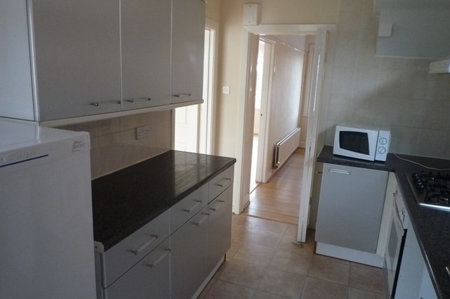  Image of 3 bedroom Semi-Detached house to rent in Winchester Road Shirley Southampton SO16 at Southampton, SO16 6TW