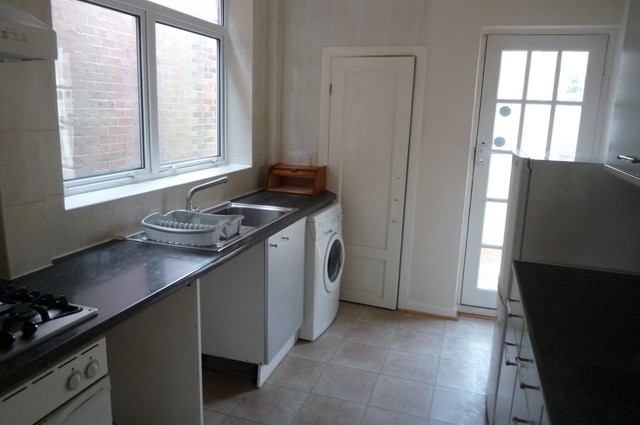  Image of 3 bedroom Semi-Detached house to rent in Winchester Road Shirley Southampton SO16 at Southampton, SO16 6TW