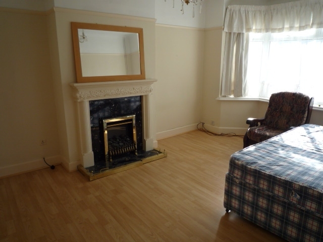  Image of 3 bedroom Semi-Detached house to rent in Winchester Road Shirley Southampton SO16 at Southampton, SO16 6TW