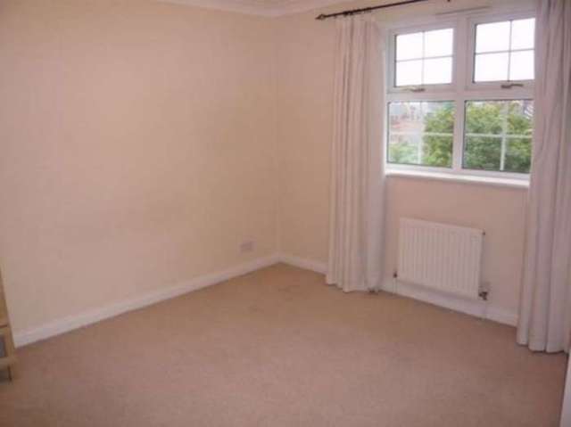  Image of 2 bedroom Flat to rent in Wokingham Road Earley Reading RG6 at Wokingham Road Earley Reading, RG6 1LW