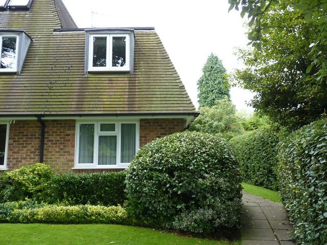  Image of 1 bedroom Detached house to rent in Wood Road Hindhead GU26 at Wood Road  Hindhead, GU26 6PW