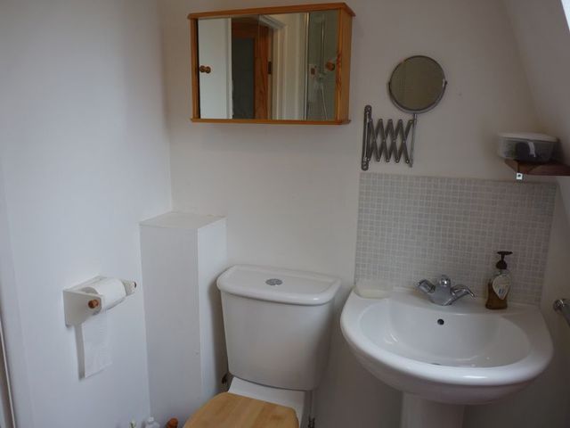  Image of 1 bedroom Detached house to rent in Wood Road Hindhead GU26 at Wood Road  Hindhead, GU26 6PW