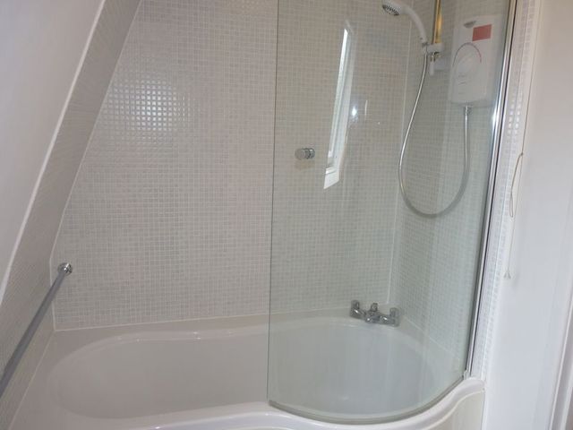  Image of 1 bedroom Detached house to rent in Wood Road Hindhead GU26 at Wood Road  Hindhead, GU26 6PW