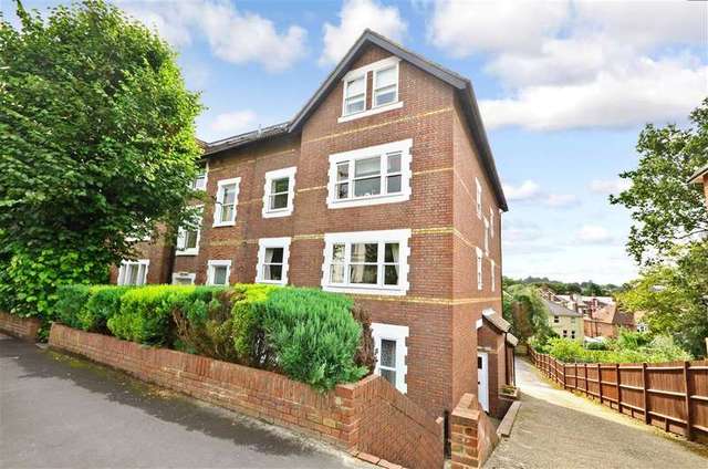  Image of 1 bedroom Flat for sale in Woodbury Park Road Tunbridge Wells TN4 at Tunbridge Wells Kent Tunbridge Wells, TN4 9NG
