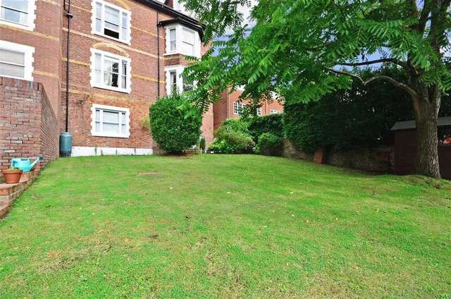  Image of 1 bedroom Flat for sale in Woodbury Park Road Tunbridge Wells TN4 at Tunbridge Wells Kent Tunbridge Wells, TN4 9NG