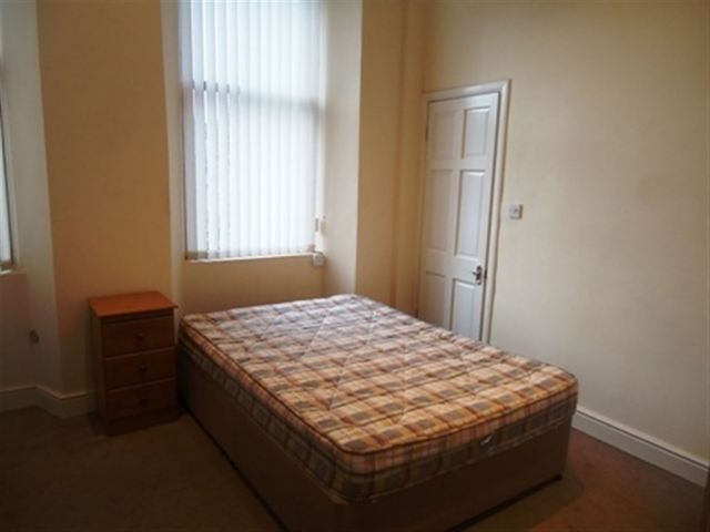  Image of 2 bedroom Flat to rent in Woodford Street Glasgow G41 at Shawlands Glasgow Glasgow, G41 3HW
