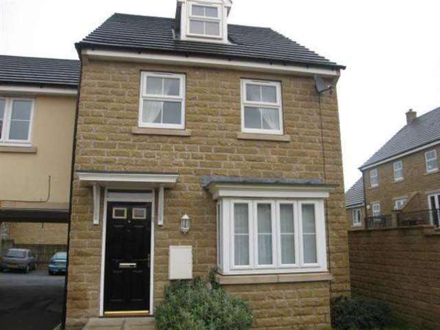  Image of 3 bedroom Semi-Detached house to rent in Worsted Close Halifax HX1 at Halifax, HX1 4RS