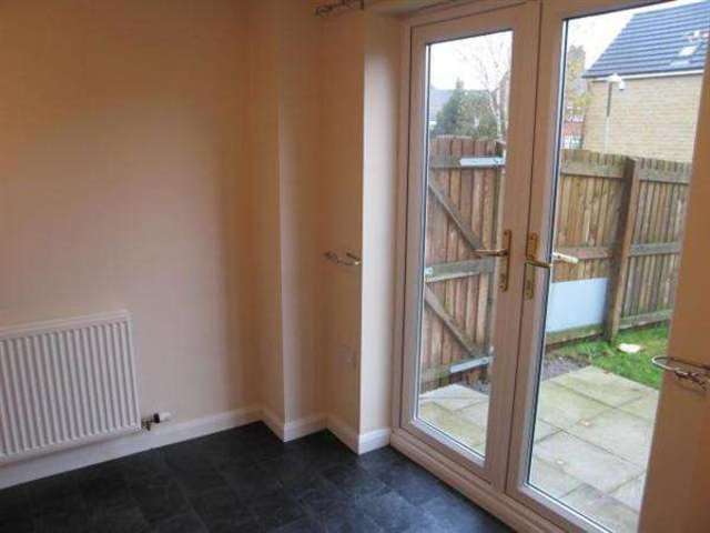  Image of 3 bedroom Semi-Detached house to rent in Worsted Close Halifax HX1 at Halifax, HX1 4RS