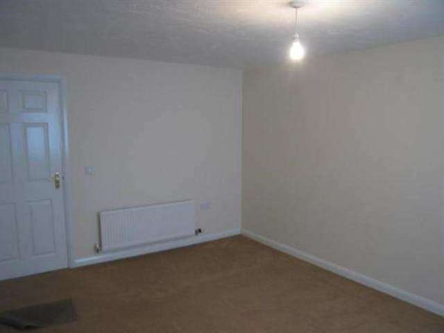  Image of 3 bedroom Semi-Detached house to rent in Worsted Close Halifax HX1 at Halifax, HX1 4RS