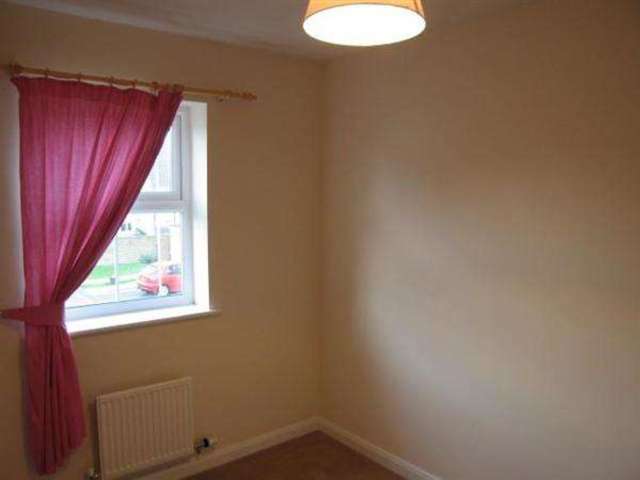  Image of 3 bedroom Semi-Detached house to rent in Worsted Close Halifax HX1 at Halifax, HX1 4RS