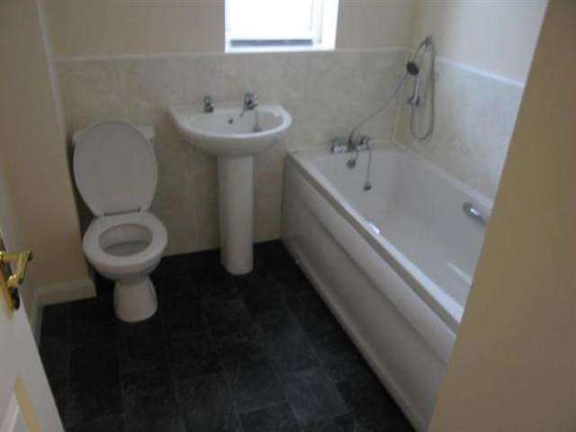 Image of 3 bedroom Semi-Detached house to rent in Worsted Close Halifax HX1 at Halifax, HX1 4RS