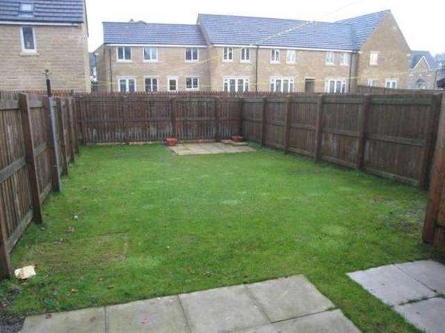  Image of 3 bedroom Semi-Detached house to rent in Worsted Close Halifax HX1 at Halifax, HX1 4RS