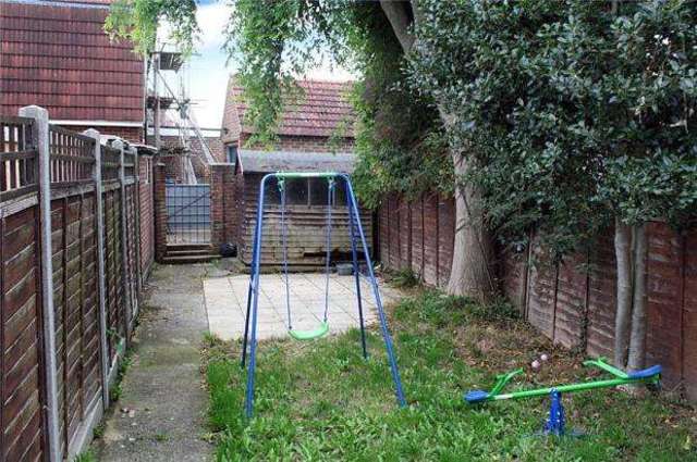  Image of 2 bedroom Terraced house to rent in Worthing Road Rustington Littlehampton BN16 at Rustington East Preston, BN16 3LX
