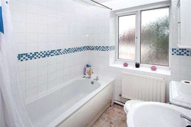  Image of 2 bedroom Terraced house to rent in Worthing Road Rustington Littlehampton BN16 at Rustington East Preston, BN16 3LX
