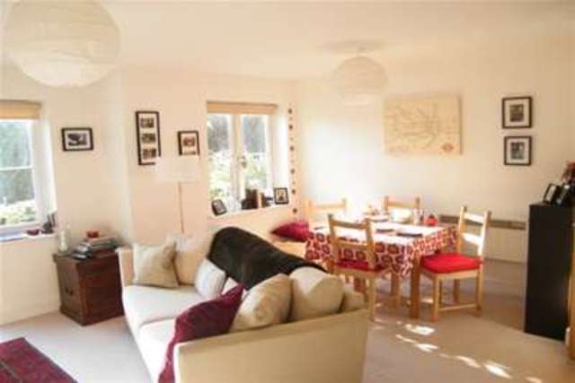  Image of 2 bedroom Flat to rent in Wray Park Road Reigate RH2 at Reigate, RH2 0DG