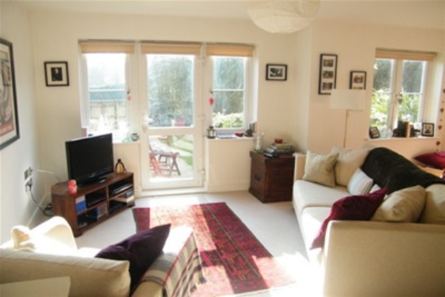 Image of 2 bedroom Flat to rent in Wray Park Road Reigate RH2 at Reigate, RH2 0DG
