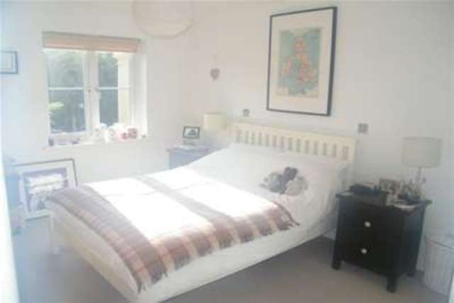  Image of 2 bedroom Flat to rent in Wray Park Road Reigate RH2 at Reigate, RH2 0DG