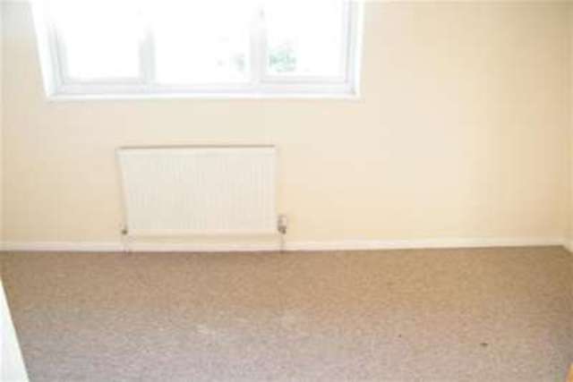  Image of 2 bedroom Terraced house to rent in Gainsborough Way Yeovil BA21 at Yeovil, BA21 5XT
