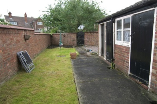  Image of 2 bedroom Semi-Detached house to rent in York Road King
