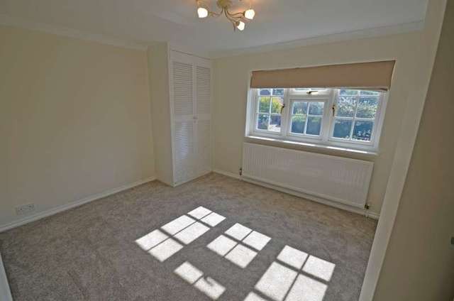  Image of 2 bedroom Cottage to rent in Thorndown Lane Windlesham GU20 at Windlesham, GU20 6DF