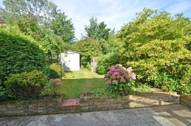  Image of 2 bedroom Cottage to rent in Thorndown Lane Windlesham GU20 at Windlesham, GU20 6DF