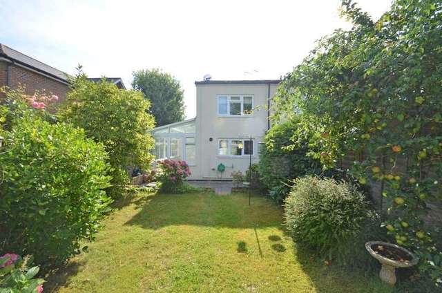  Image of 2 bedroom Cottage to rent in Thorndown Lane Windlesham GU20 at Windlesham, GU20 6DF