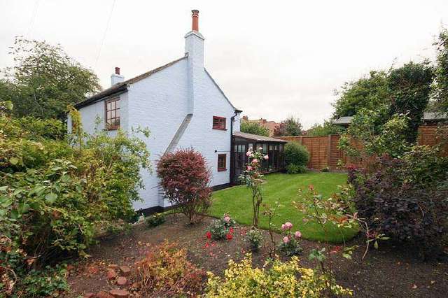  Image of 3 bedroom Cottage for sale in Wellcroft Ivinghoe Leighton Buzzard LU7 at Wellcroft Ivinghoe Ivinghoe, LU7 9EF