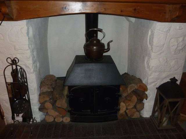  Image of 3 bedroom Cottage for sale in Broadway Road Kingsteignton Newton Abbot TQ12 at Broadway Road  Kingsteignton, TQ12 3EH
