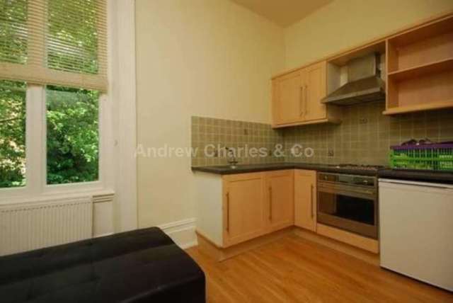  Image of Studio flat to rent in Buckland Crescent London NW3 at Buckland Crescent Belsize Park London, NW3 5DX