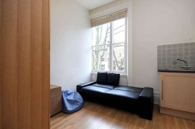  Image of Flat to rent in Buckland Crescent London NW3 at Swiss Cottage London Belsize Park, NW3 5DX