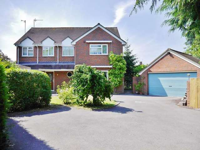  Image of 4 bedroom Detached house for sale in Charlton Gardens Wantage OX12 at Wantage, OX12 8EL