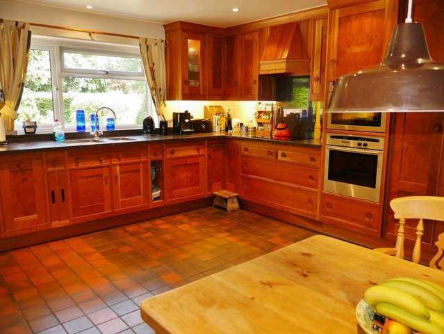  Image of 4 bedroom Detached house for sale in Charlton Gardens Wantage OX12 at Wantage, OX12 8EL