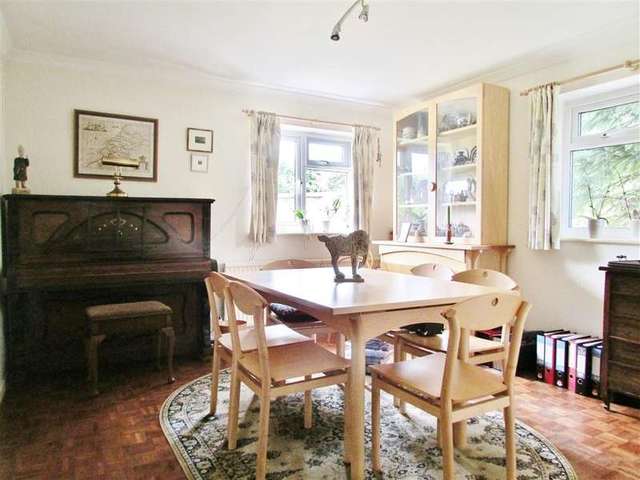  Image of 4 bedroom Detached house for sale in Charlton Gardens Wantage OX12 at Wantage, OX12 8EL
